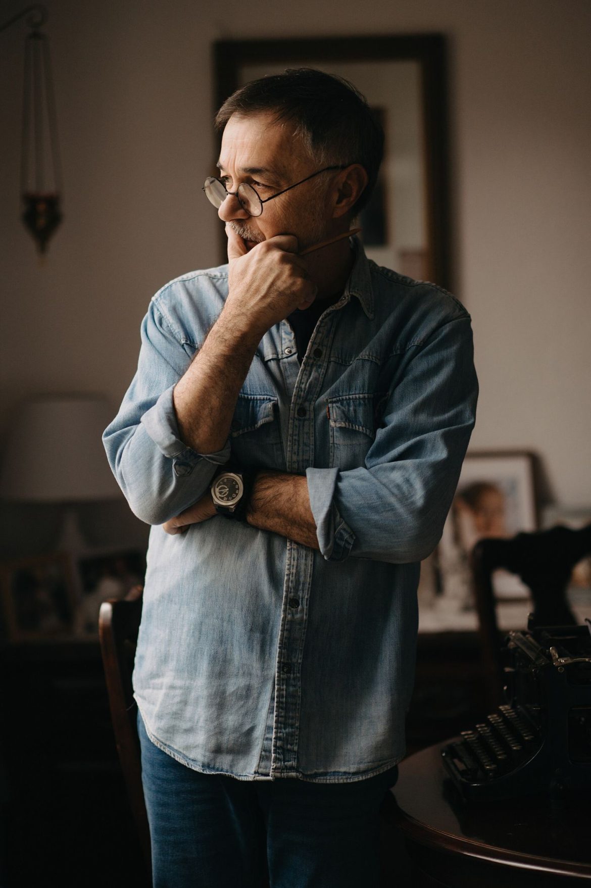 An older adult in conversation